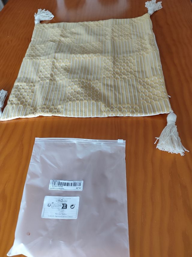 Funda Cojín 45x45 totalmente nuevo