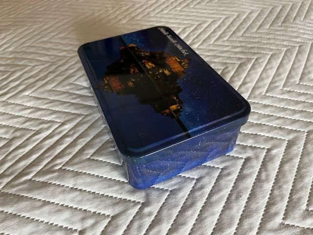 Preciosa caja de laton del “ Mont S. Michel .