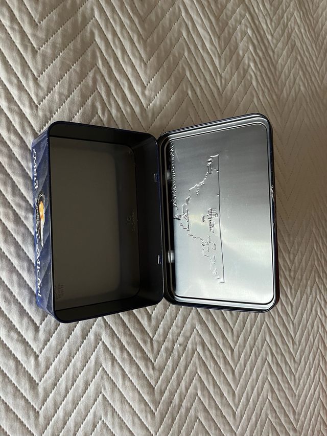 Preciosa caja de laton del “ Mont S. Michel .