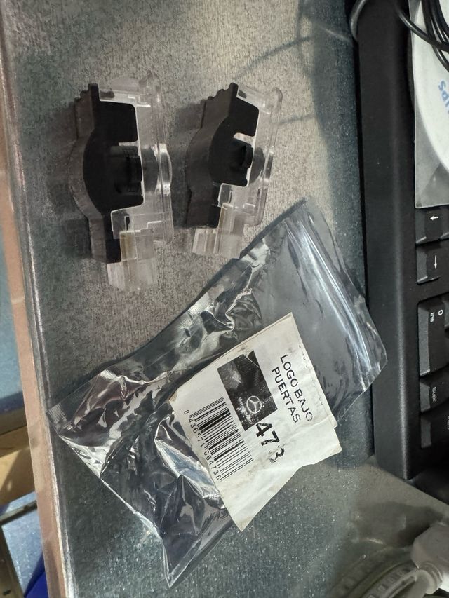 LUZ LOGO PUERTA MERCEDES