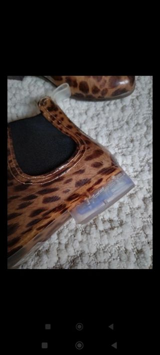 Botines agua leopardo 
