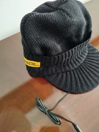 Gorra con auriculares incorporado 