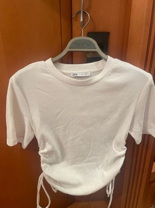 Camiseta blanca nudos zara
