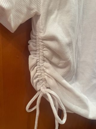 Camiseta blanca nudos zara