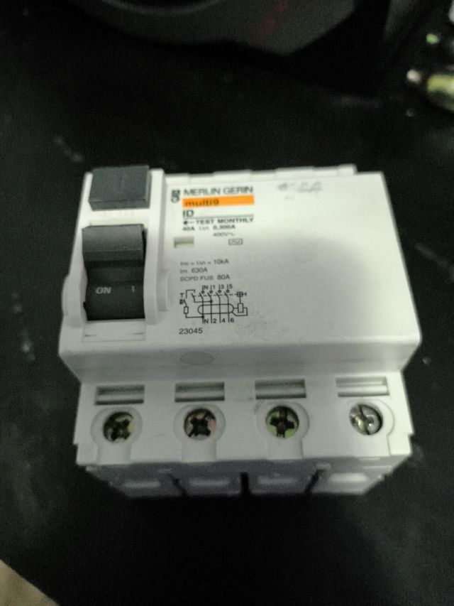 Automático Merlín gerin multi9 ID 