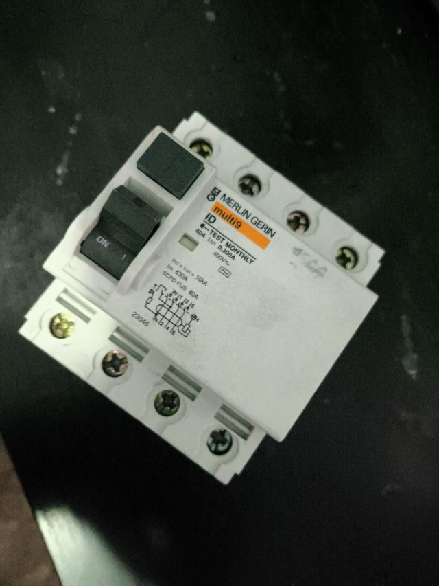 Automático Merlín gerin multi9 ID 