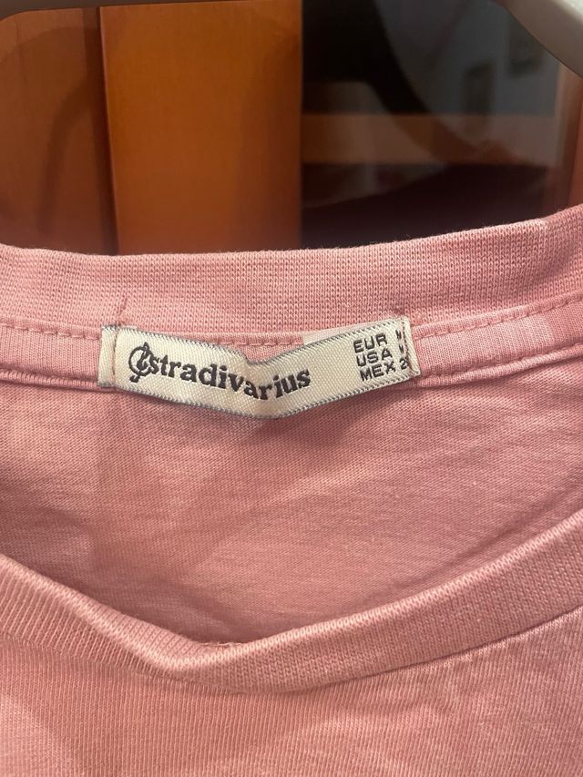 Camiseta crop rosa Stradivarius