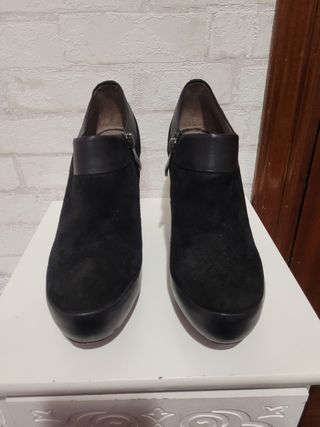 Botín negro de ante y piel