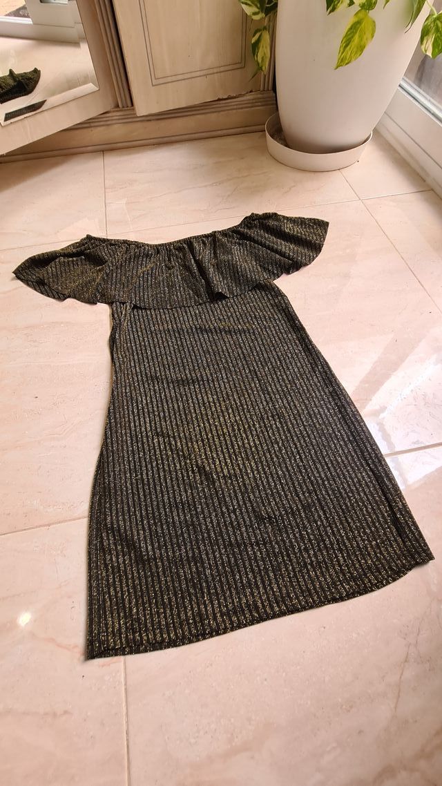 Vestido corto brillos dorados elástico volante