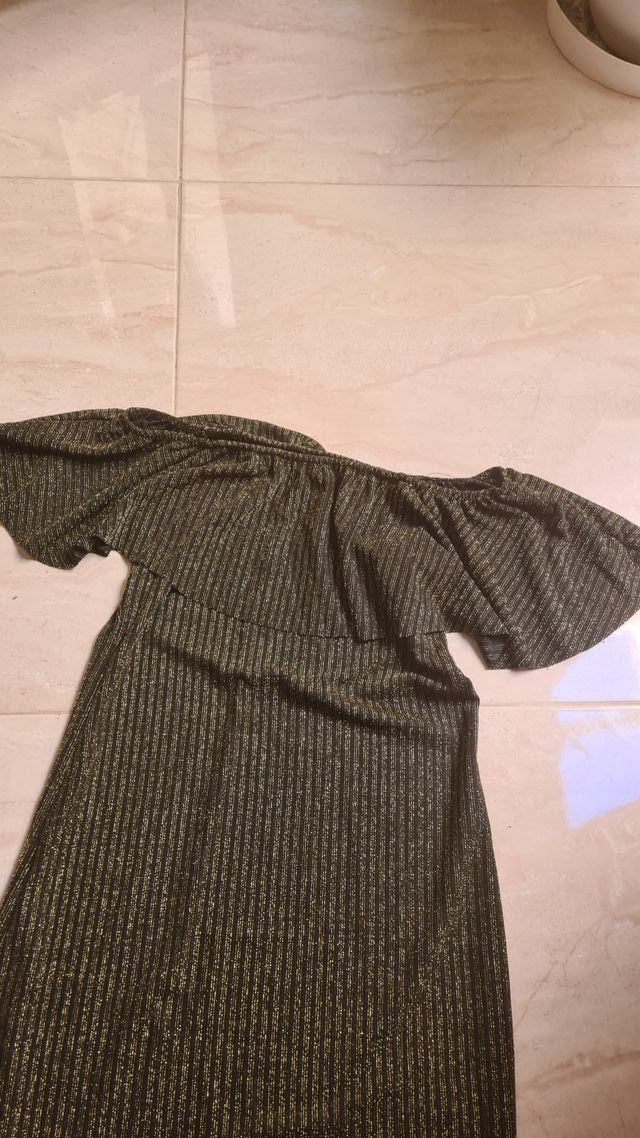 Vestido corto brillos dorados elástico volante