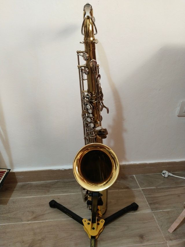 Saxofón Tenor
