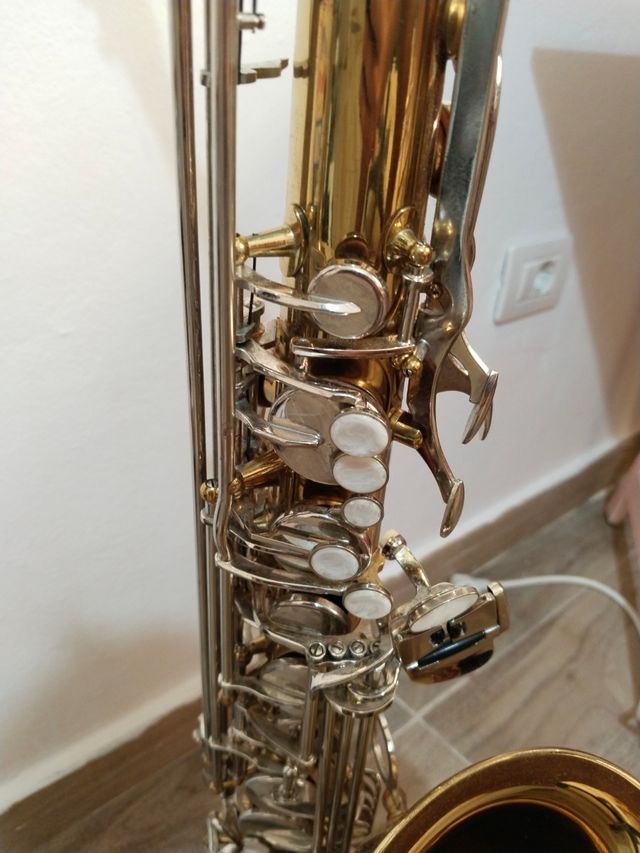 Saxofón Tenor