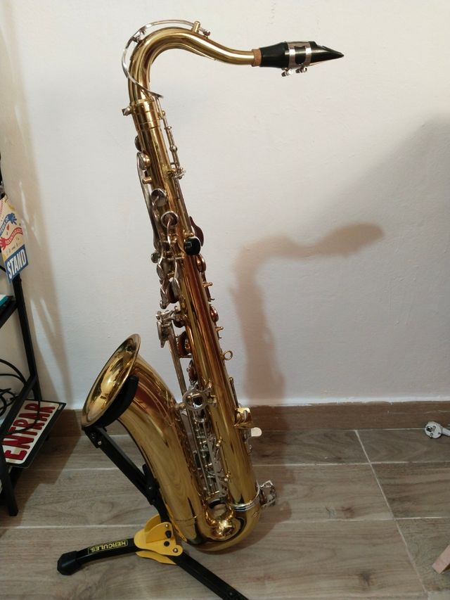 Saxofón Tenor