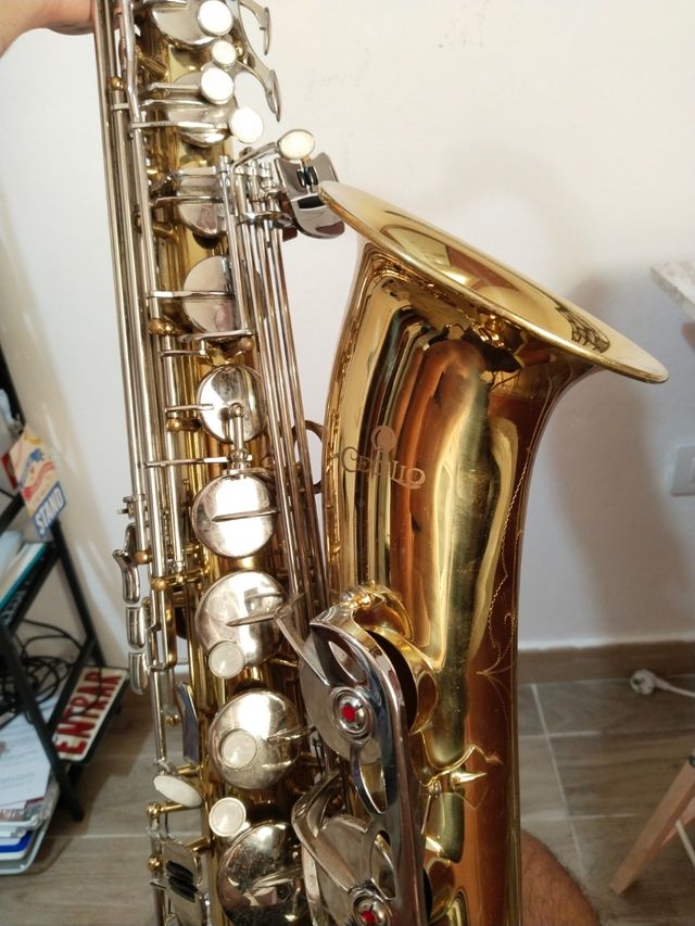 Saxofón Tenor