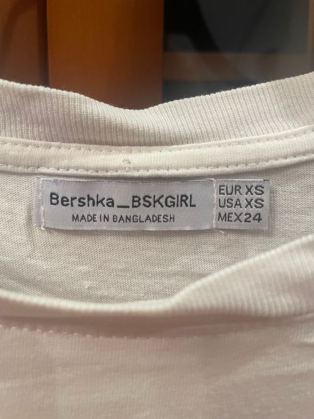 Camiseta blanca manga corta Bershka