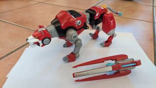 Voltron Rosso Deluxe 20cm