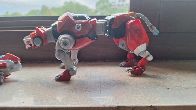 Voltron Rosso Deluxe 20cm
