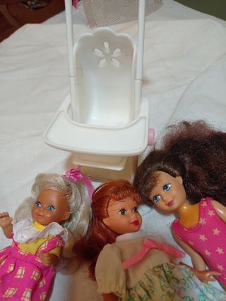 Barbie ,lote hermanas y silla