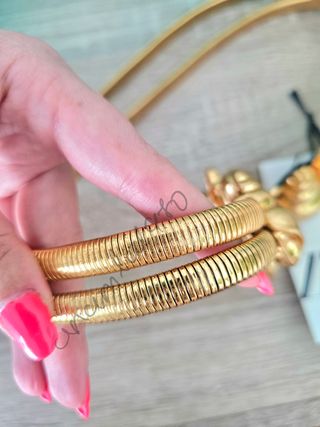 Cinturón metálico caracolas dorado zara