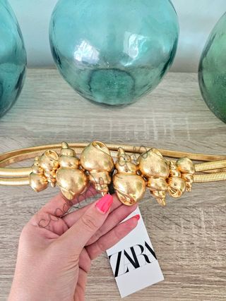 Cinturón metálico caracolas dorado zara