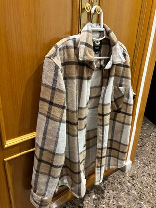 Sobre camisa PULL AND BEAR