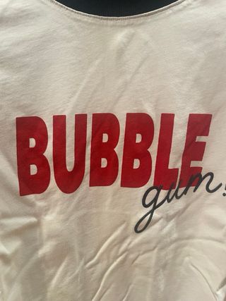 Camiseta blanca con rayas Bershka