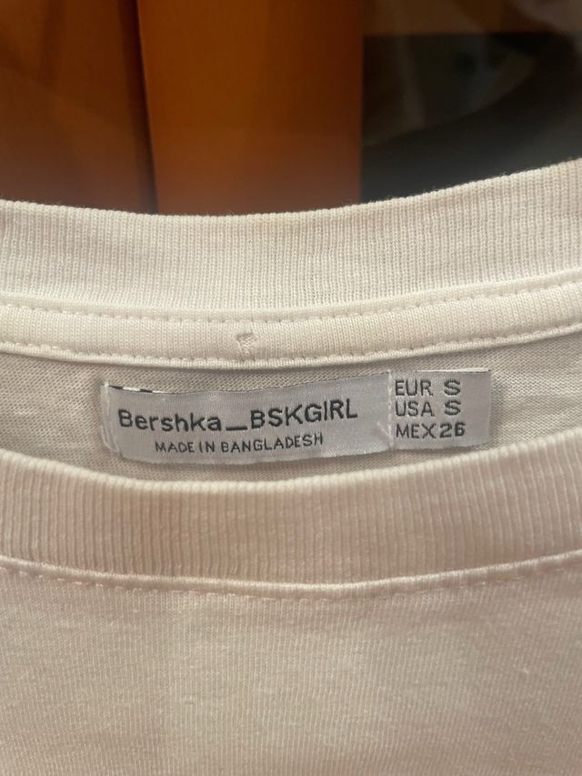 Camiseta blanca manga corta Bershka
