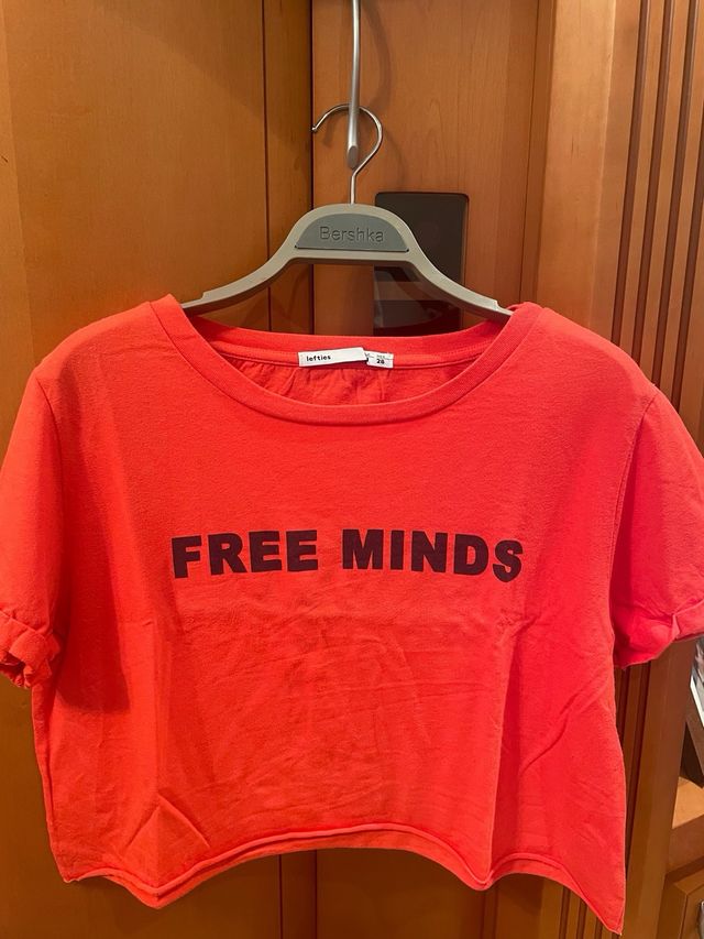 Camiseta crop roja Lefties