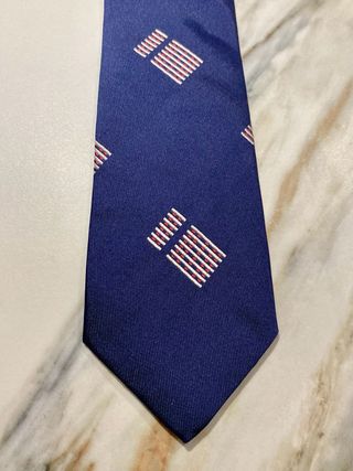 Corbata Prada nueva.