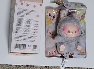 LABUBU SECRETO GRIS