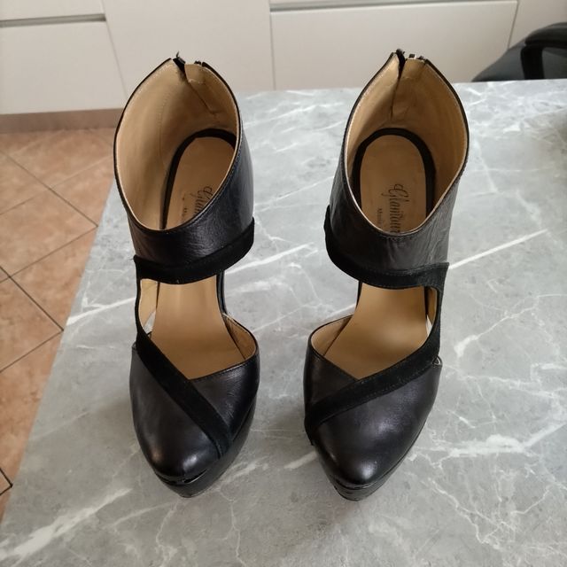 Scarpe da donna décolleté.