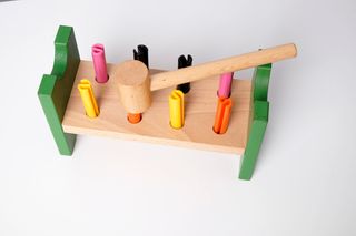 Juguete martillo de madera. Ikea