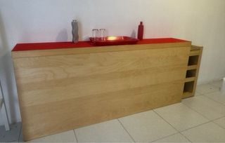 Struttura con tavoli e ripiani allungabili