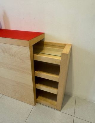 Struttura con tavoli e ripiani allungabili