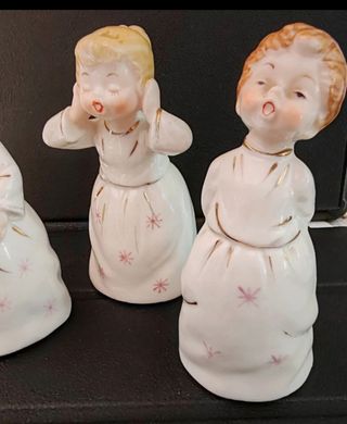 Decoración. Tres figuras de ángeles.