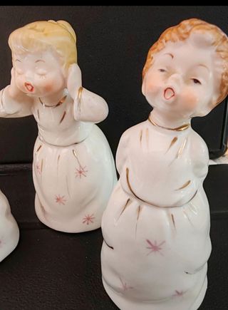 Decoración. Tres figuras de ángeles.