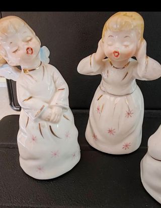 Decoración. Tres figuras de ángeles.