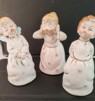 Decoración. Tres figuras de ángeles.