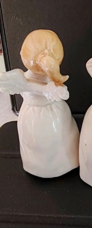 Decoración. Tres figuras de ángeles.