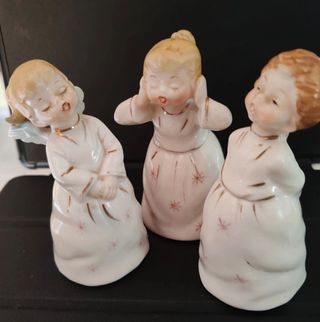 Decoración. Tres figuras de ángeles.