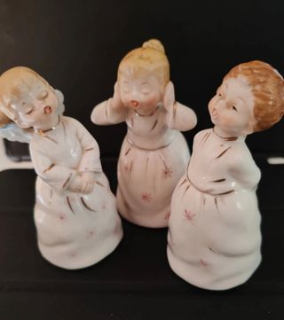 Decoración. Tres figuras de ángeles.