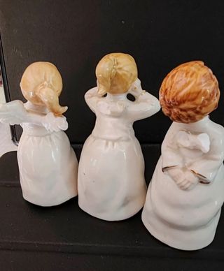 Decoración. Tres figuras de ángeles.