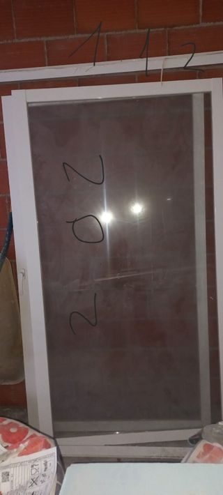 Puerta Aluminio con cristal