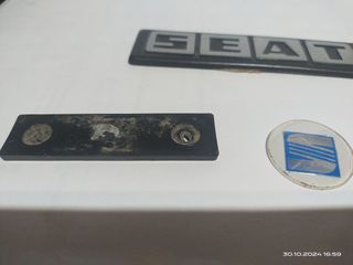 Caja de bombillas y anagramas Seat