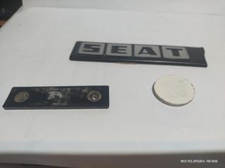 Caja de bombillas y anagramas Seat