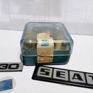 Caja de bombillas y anagramas Seat