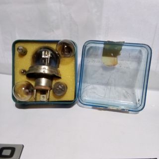 Caja de bombillas y anagramas Seat