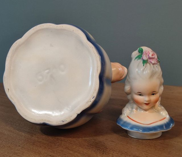 Teiera vintage ceramica dipinta donna costume