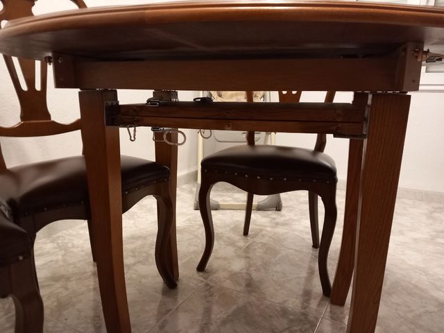 Mesa extensible + 4 sillas de roble