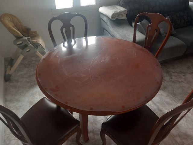 Mesa extensible + 4 sillas de roble